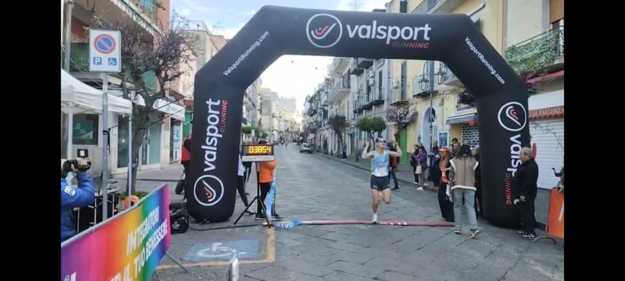 Locandina BACOLI IN CORSA